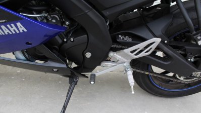 Yamaha YZF-R15 v3.0 track ride review gear shifter