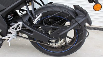 Yamaha YZF-R15 v3.0 track ride review swingarm