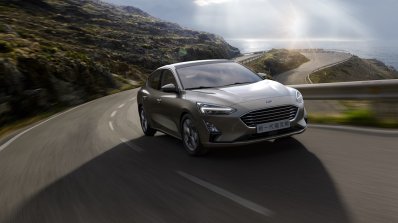 2018 Ford Focus Sedan front three quarters dynamic