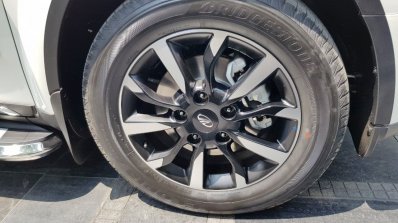 2018 Mahindra XUV500 alloy wheel