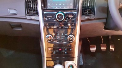 2018 Mahindra XUV500 facelift centre console with piano black finish