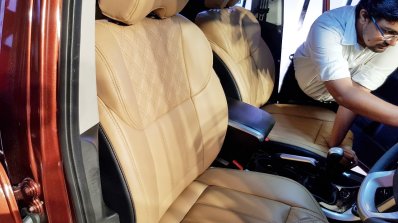 2018 Mahindra XUV500 facelift front seats