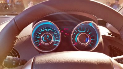 2018 Mahindra XUV500 facelift instrument console