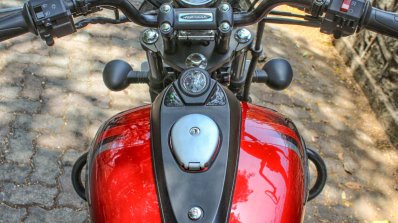 Bajaj Avenger 180 Street test ride review cockpit