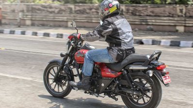 Bajaj Avenger 180 Street test ride review rear left quarter action