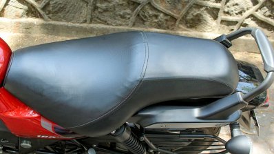 Bajaj Avenger 180 Street test ride review seat