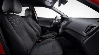 Euro-spec 2018 Hyundai i20 (facelift) front seats