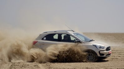 Ford Freestyle review side action view