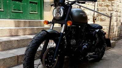 Royal Enfield Thunderbird 350 Brat Bob Bulleteer Customs front left quarter
