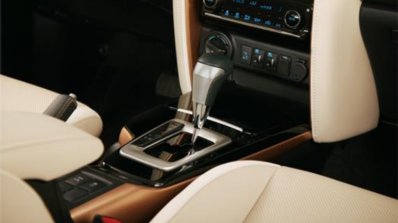 Toyota SW4 Diamond (Toyota Fortuner Diamond) interior transmission tunnel