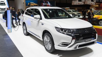 2019 Mitsubishi Outlander PHEV (facelift) front three quarters right side at GIMS 2018