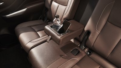 7-seat Nissan Terra second-row seats