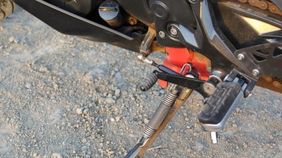 TVS Apache RR 310 Black detailed review gear shifter