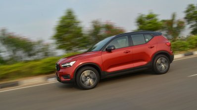 Volvo XC40 review side angle motion shot