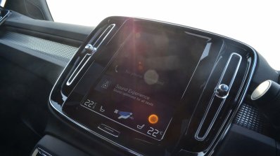 Volvo XC40 review touchscreen