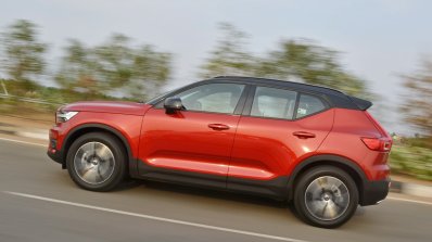 Volvo XC40 side action
