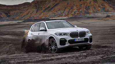 2018 BMW X5 (BMW G05) front three quarters off-roading leaked image
