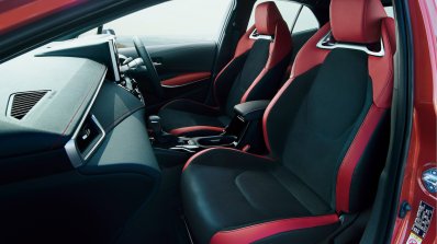 2018 Toyota Corolla Hatchback (Toyota Corolla Sport) front seats