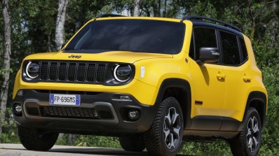 2019 Jeep Renegade Trailhawk front three quarters