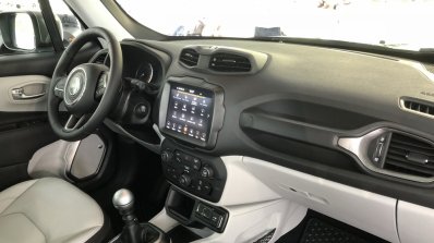 2019 Jeep Renegade facelift dashboard
