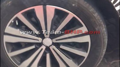 MG RX5 (Roewe RX5) wheel spy shot
