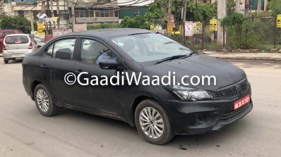 2018 Maruti Ciaz facelift front angle spy shot
