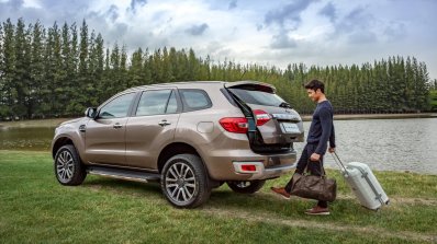 Facelifted Ford Everest (Facelifted Ford Endeavour) gesture tailgate