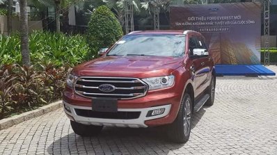 LHD 2019 Ford Everest (2019 Ford Endeavour) front quarter launched in Vietnam