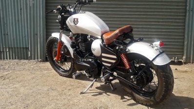 Royal Enfield Thunderbird bobber Nirankush by Dochaki Customs rear left quarter