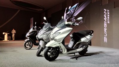 Suzuki Burgman Street Launched front quarter