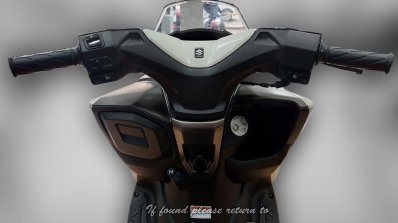 Suzuki Burgman Street spied at showroom handlebar