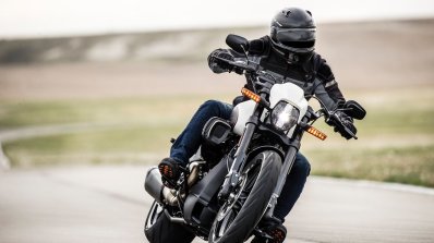 Harley Davidson FXDR 114 dynamic front right quarter