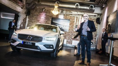 Volvo V60 Cross Country Images Front 