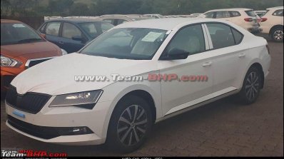 Skoda Superb Sportline Images Front Three Quarters