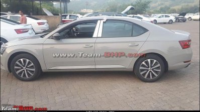 Skoda Superb Sportline Images Side Profile