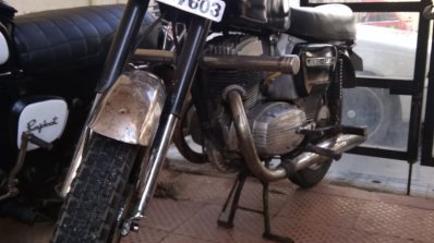 Yezdi 250 Classic Ii Dr Thomas Left Front Quarter