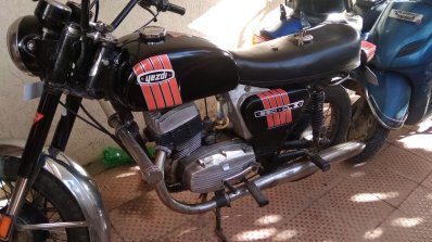 Yezdi 250 Classic Ii Dr Thomas Left Side Close Up