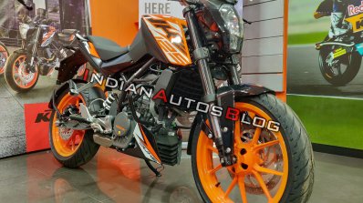 Ktm 125 Duke Front Right Quarter
