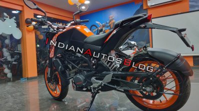 Ktm 125 Duke Rear Left Quarter Profile