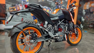 Ktm 125 Duke Rear Right Quarter Profile