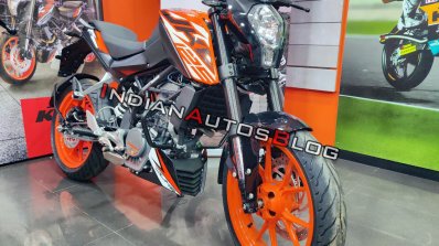 Ktm 125 Duke Right Front Quarter