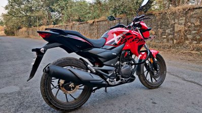 Hero Xtreme 200r Road Test Review Right Reae Quart