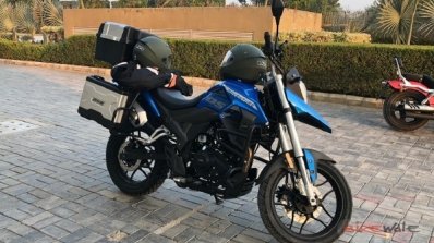 Um Dsr Adventure 200 Abs Right Front Quarter