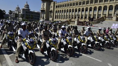 Bangalore Police Adds 911 Tvs Apache Motorcycles T