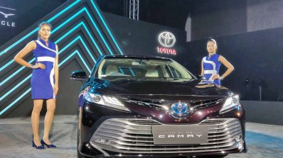 2019 Toyota Camry Hybrid Image Front Copy