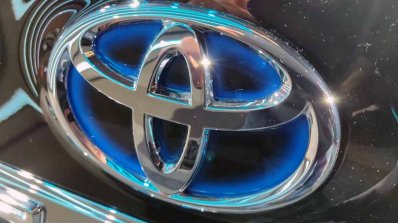 2019 Toyota Camry Hybrid Image Rear Badge