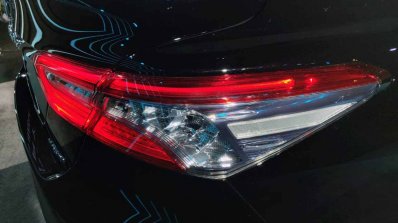 2019 Toyota Camry Hybrid Image Taillight