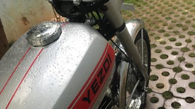 1987 Yezdi 350 Twin By R Deena Fuel Tank Top