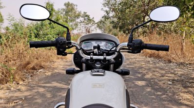 Tvs Radeon Road Test Review Detail Shots Cockpit