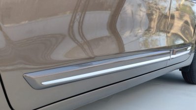 wagon r 2019 side beading